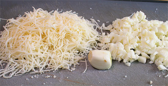 Käse und Knoblauch