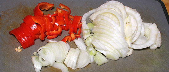 Fenchel, Zwiebel und Peperoni geschnitten