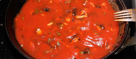 Tomaten-Pilzsauce