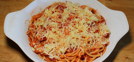 Spaghetti mit Käse und Chnoblibutter