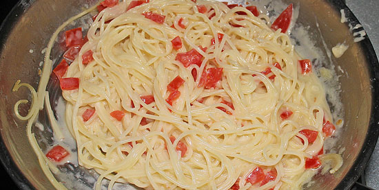Spaghettini risottati al limone bereit zum Anrichten