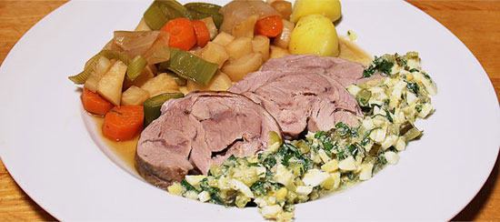 Siedfleisch von der Lammschulter mit Suppengemüse und Vinaigrette