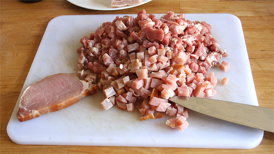 Fleisch in Würfel geschnitten