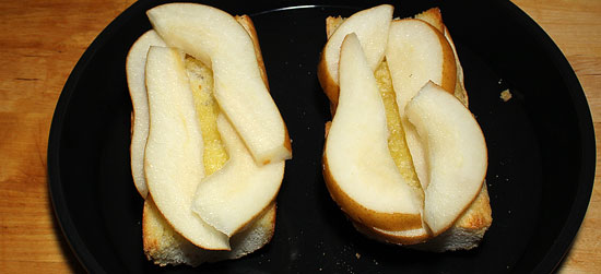 Birnen auf Toast
