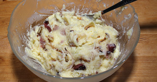 Kartoffelstock mit Zwiebel und Speck