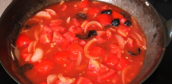 Tomatensauce schmoren