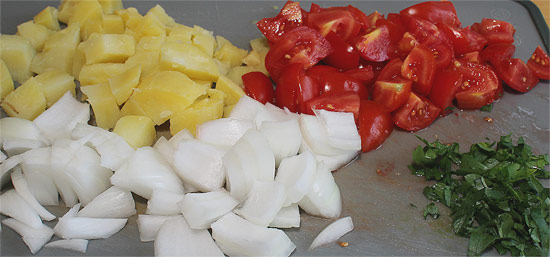 Salatzutaten geschnitten