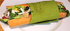 Korsisches Sandwich mit Thon, Ei, Salat, Tomaten und...