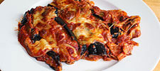 Melanzane alla pizzaiola - Aubergine mit Passata und Mozzarella überbacken