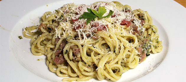 Spaghettini mit Zucchinisauce und Parmaschinken