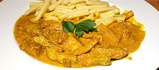 Schweinsgeschnetzeltes mit Curry, Dörraprikosen und Mandeln
