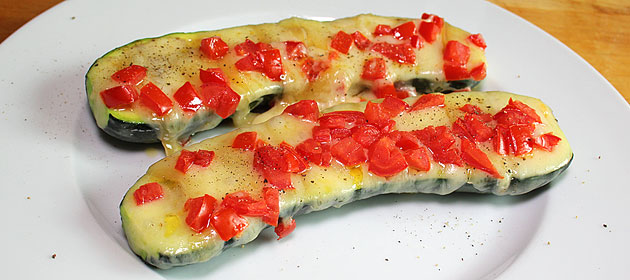Rezept: Zucchini mit Käse und Tomate überbacken - Rollis Rezepte