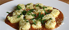 Kartoffel-Kohlrabi-Gnocchi an Tomatensauce