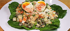 Russischer Salat mit Ei