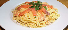 Spaghetti Carbonara di salmone - Carbonara mit geräuchertem Lachs