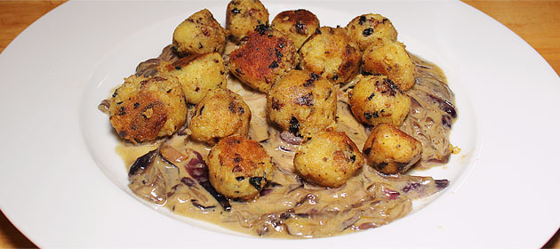 Rezept: Kartoffel-Pilz-Gnocchi mit geschmorter Tropea-Zwiebel - Rollis ...