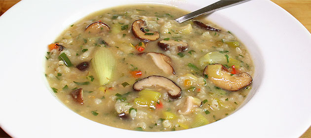 Miso-Suppe mit Reis und Pilzen