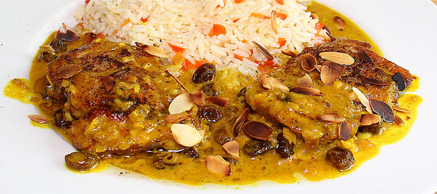 Poulet-Steaks an Currysauce mit Sultaninen