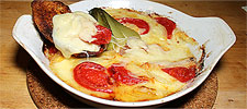 Ofen-Raclette mit Tomaten und Zwiebel