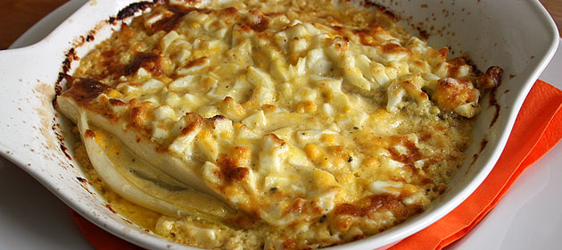 Rezept: Chicorée mit Ei, Käse und Sauerrahm überbacken - Rollis Rezepte