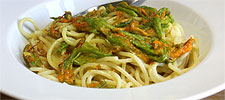 Spaghetti mit Zucchiniblüten und Safran